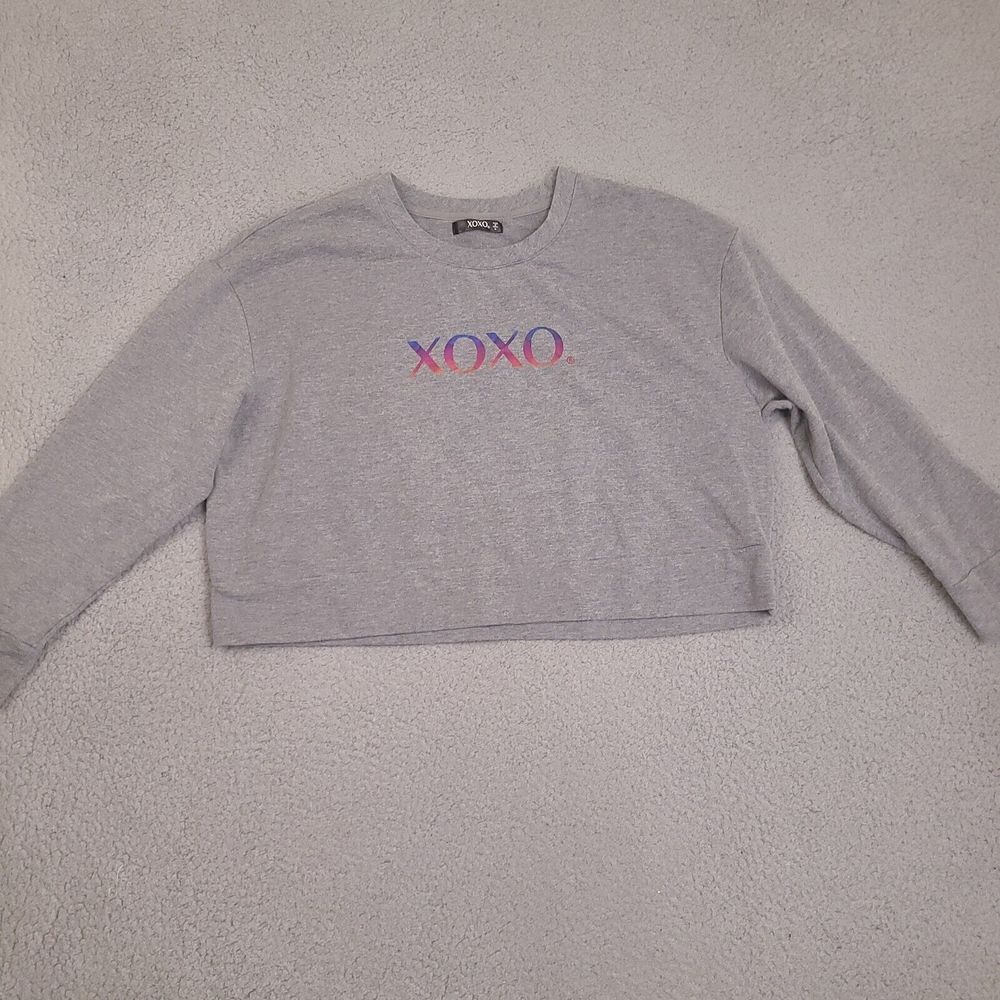 XOXO Sweatshirt Womens XL Gray Cropped Pullover Modern Preppy Basic Sweater